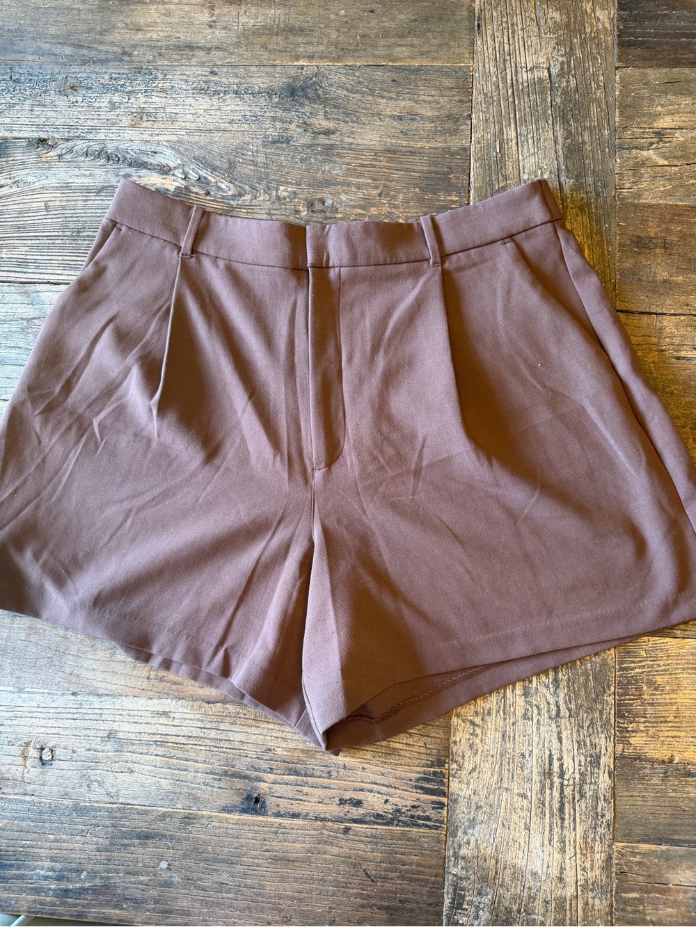 Abercrombie & Fitch High-Waist Tailored Shorts in Brown